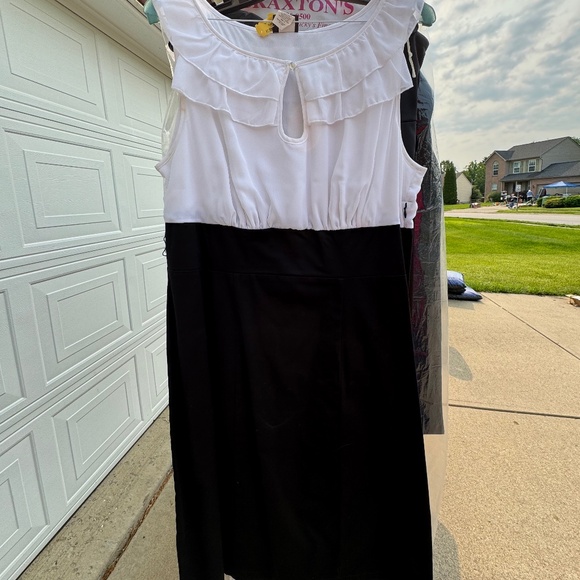 Black and white dress - Picture 1 of 1